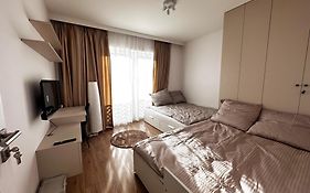 Kaskady Airport Modern Apartments - Close To The Airport And City Center